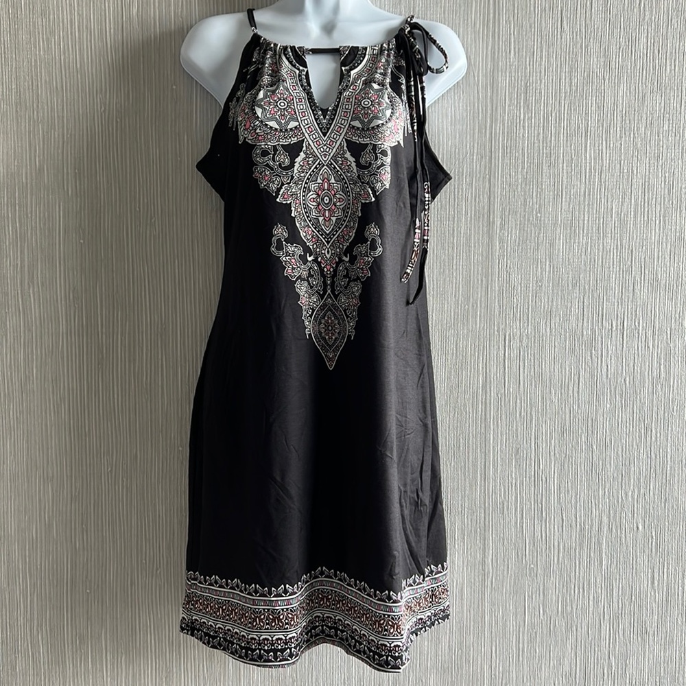 ❌SOLD❌ Women’s dress ( never worn )